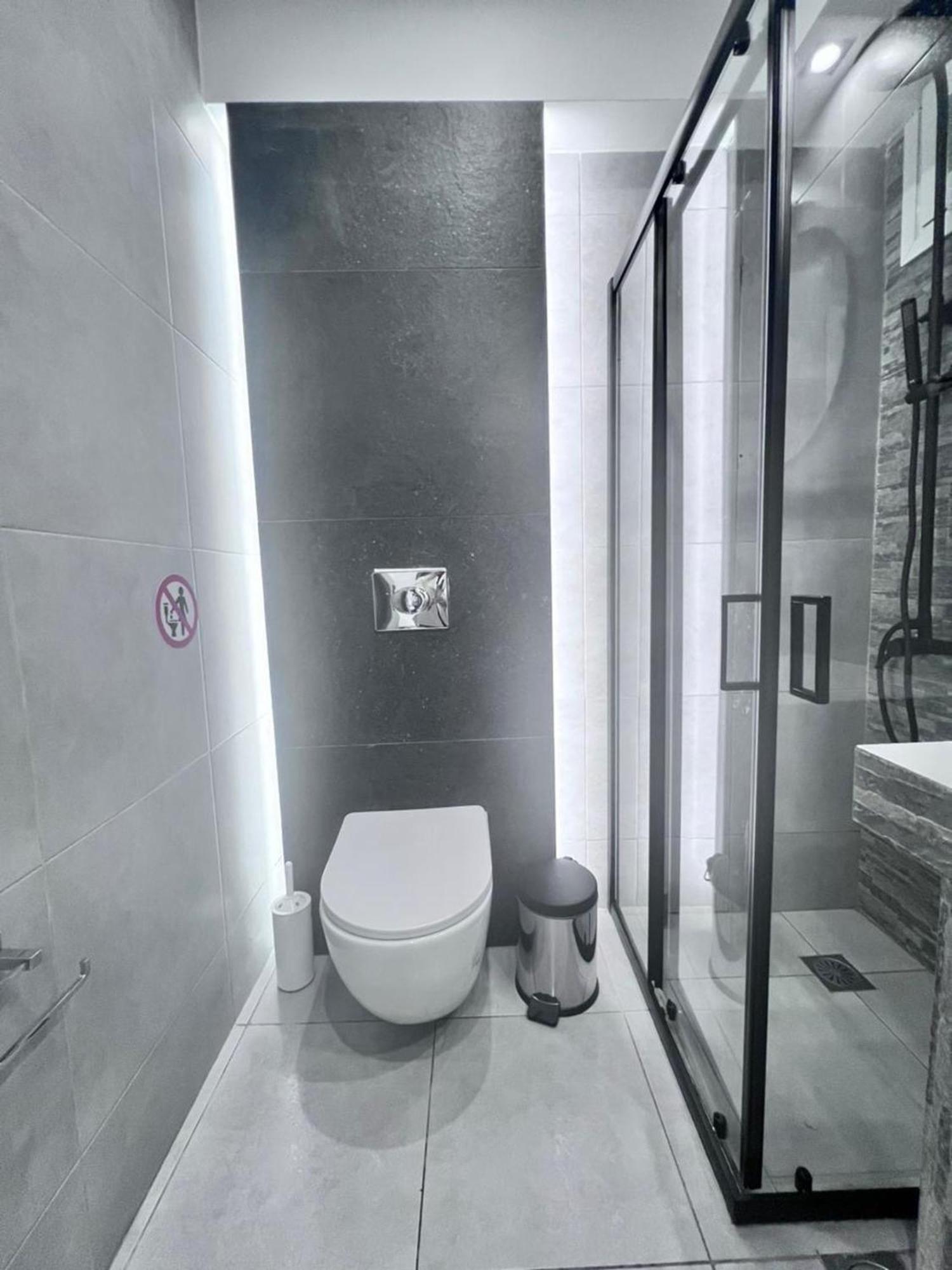 Purple- Lux Studio 2' From Metro Petralona Aten Exteriör bild